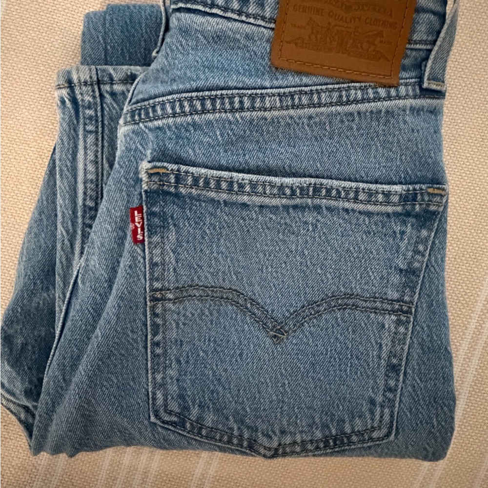 Levi's premium 70s high rise slim straight light wash denim women’s size w27xL31